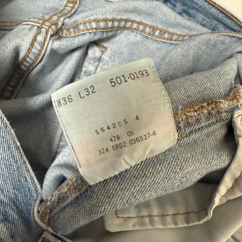 Vintage 2002 Levi 501‎ Button Fly Straight Fit Denim Blue Jeans 35x31.5